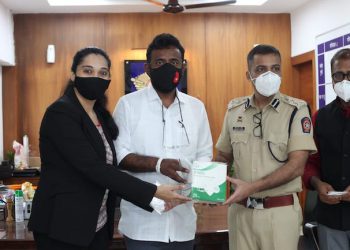 Mumbai Police receive 50,000 N-95 masks from Sydney, donated through a joint initiative by NGO Vision Rescue and Cathay Pacific airlines