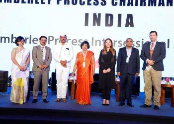 The Mumbai Dabbawala association and All India Angadiyas Federation representatives