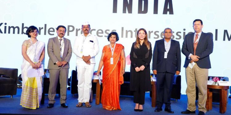The Mumbai Dabbawala association and All India Angadiyas Federation representatives