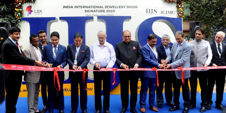 MR. SUBHASH DESAI HON. MINISTER FOR INDUSTRIES & MINING, MAHARASHTRA & MR. PRAMOD KUMAR AGRAWAL (CHAIRMAN, GJEPC) INAUGURATE INDIA’S SHOW OF INTERNATIONAL STATURE 18,000 VISITORS FROM 325 INDIAN CITIES & 55 COUNTRIES EXPECTED TO ACCESS 700+ EXHIBITORS & 1,300 BOOTHS 7th IGJME – ASIA’S LARGEST – EXHIBITS LATEST IN G&J TECHNOLOGY.