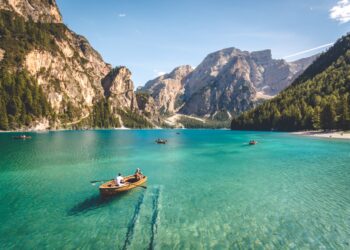MakeMyTraveling Revolutionizes Your Journeys: Explore, Discover, and Enjoy!