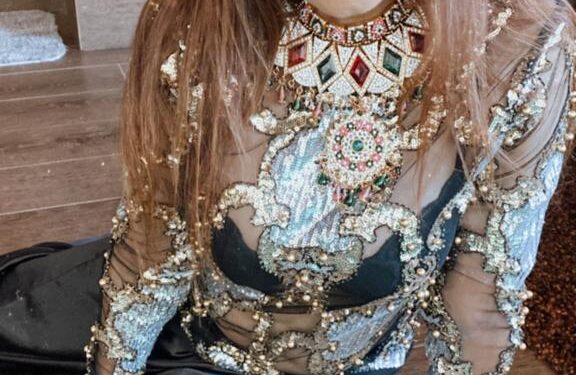 Poonam Jhawer: The Fearless and Alluring Flame, Igniting the Industry with Her Bold Charisma and Sensual Aura, Dominating the Spotlight and Creating a Fiery Legacy, Just Like Malaika Arora Khan!