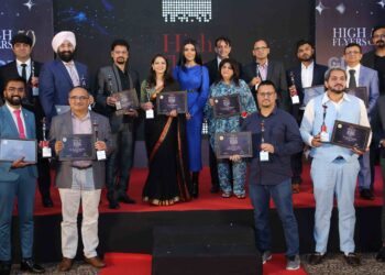 Koena Mitra confers the winners of the 4th Edition of the High Flyers 50 Global Icon Awards