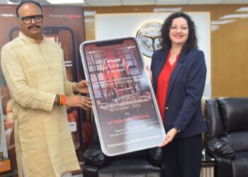 Roposo Khadi Storefront Launched by UP Deputy Chief Minister on Gandhi Jayanti to Promote Khadi Industry, Artisans and entrepreneurs.