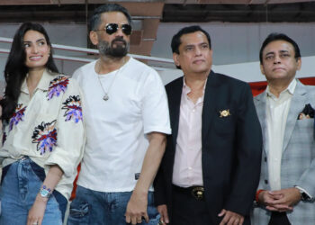 GM Modular Brand Ambassadors, the father daughter duo – Suniel Shetty and Athiya Shetty visited GM Modular stall at Acetech, Mumbai 2023