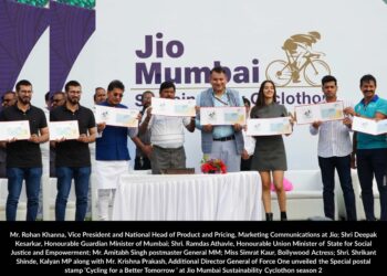 Deepak Kesarkar, Mumbai’s Guardian Minister, Ramdas Athawale and Shrikant Shinde announce Thane-Mumbai cycling lane at Jio Mumbai Cyclothon