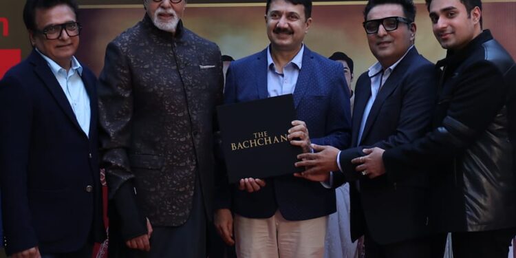 Amitabh Bachchan launches SMM Ausaja’s Om Books International’s The Bachchans: A Saga of Excellence Unveiling