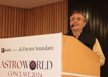CA Shankar Ghansahamdas Andani honored with Life Time Achievement Award in Astroworld Conclave 2024.