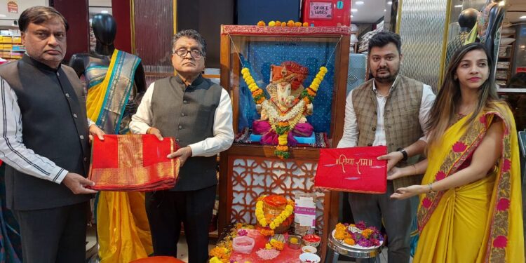 Pune Residents Weave Garments for Lord Rama and a Saree for Mata Sita Sent to Ayodhya in a Symbolic Gesture of Faith