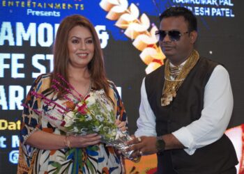 Stars of Honor: Actress Mahima Chaudhary and Preeti Jhangiani Present Prestigious Award to Business Luminary Dr. Nikesh Jain Madhani