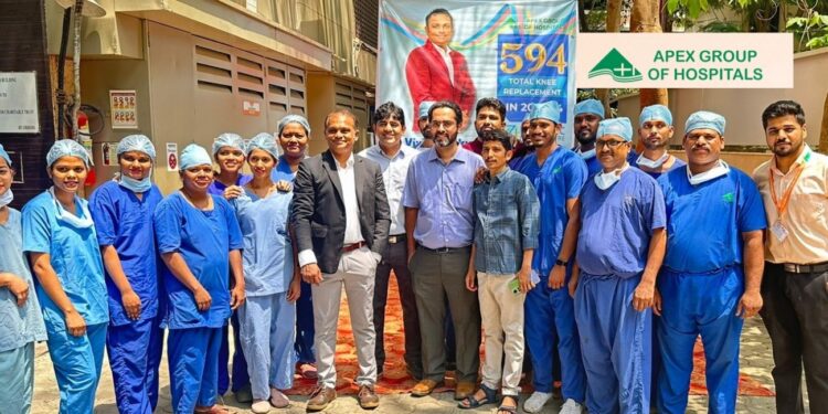 Mumbai doctor performs record 594 Robotic Knee Replacement Surgeries in one year