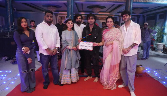Paras Mehta Unites Padmini Kolhapure and Devi Chitralekha Ji for Soulful Bhajan