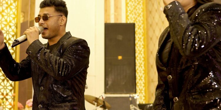 Mashupminati: Revolutionizing Live Music with DJ-Based Performances
