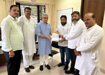 Railway Minister assured Shubhranshu Dixit, additional sleeper and AC coaches will be added to the Godan Express and Mahanagari Express.