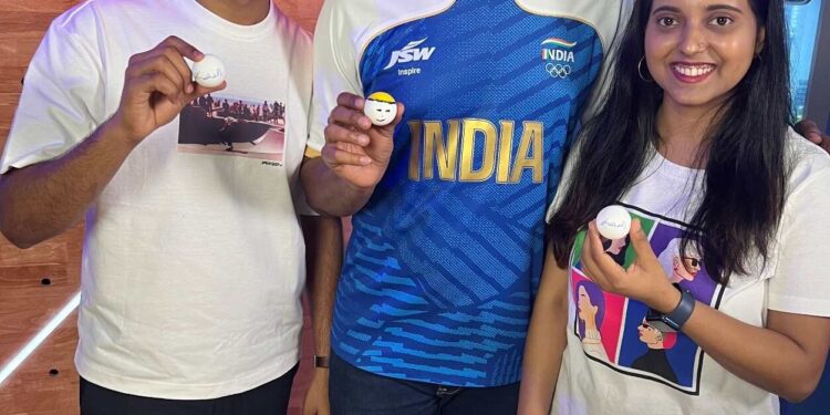 Paris 2024 Olympics flag bearer Sharath Kamal tries his hand at painting with Bihar’s first YouTuber, Artkala