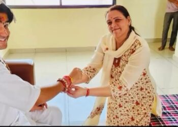 Bageshwar Baba Dhirendra Shashtri Celebrates Rakhi with Nidarshana Ramesh Gowani at Bageshwar Dham