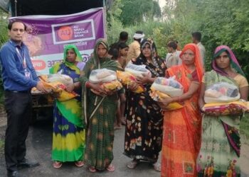 AU Small Finance Bank supports flood-affected families in Uttar Pradesh