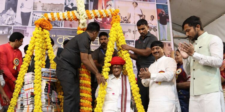 Dhareshwar Vidya & Krida Pratisthan honored Sharad Pawar with Granth Tula on the occasion of Pratisthan’s Silver Jubilee Year