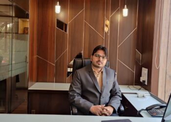 “Meet Mushir Ahmad: The Visionary Founder & Director of KWIKMI”