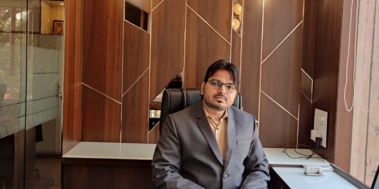 “Meet Mushir Ahmad: The Visionary Founder & Director of KWIKMI”