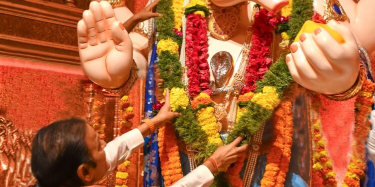 Dr. Dinesh Shahra Advocates for Tradition and Unity, Extends Support to Mumbai’s Ganpati Celebrations