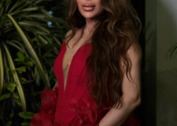 Queen of Make Up industry – Celebrity MakeUp Artist Ojas Rajani is Sparkling with her Make Up Brush