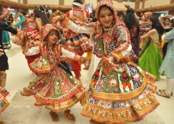 Shrinathji Garba Class Kicks Off Navratri with Pre-Navratri Celebration at Reliance Mall