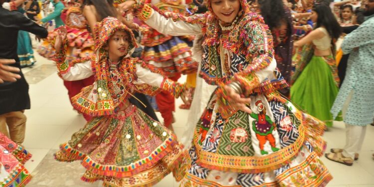 Shrinathji Garba Class Kicks Off Navratri with Pre-Navratri Celebration at Reliance Mall