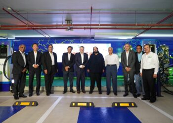 Anant Ambani and Murray Auchincloss inaugurate Jio-bp’s 500th EV-charging station at Jio World Centre (JWC), BKC, Mumbai, marking the installation of 5,000 Jio-bp charging points in India 