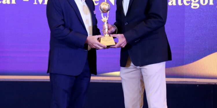 Times Business Awards 2024: Dugar Finance MD Ramesh Dugar Wins ‘Entrepreneur of the Year’ for Mid-Size NBFC, Presented by Krishnamachari Srikkanth
